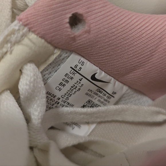 Nike AF1 Low Valentine's Day 2023 - Picture 4 of 7